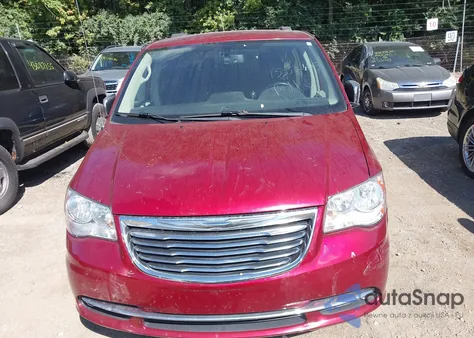 2015 Chrysler Town & Country Touring-L z USA, uszkodzony, nr VIN 2C4RC1CGXFR674684
